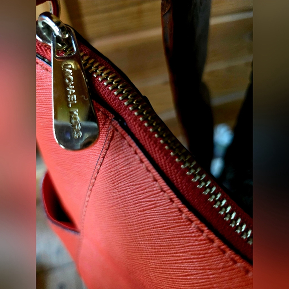 Michael Kors Leather Hobo Shoulder Bag Coral - Picture 13 of 16